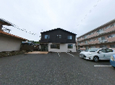 駐車場のある建物外観  