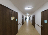 明るい長い廊下