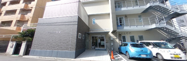 都心の清潔な介護施設外観