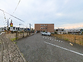 駐車場と建物の風景