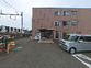 広々とした施設の外観