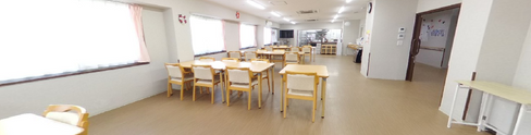 介護施設の居心地の良いリビング