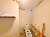 広々としたトイレの様子
