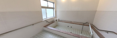 清掃が行き届いた介護用浴室