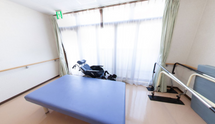 介護施設の廊下と部屋