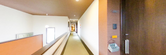 職場となる介護施設の廊下