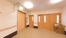 広々とした明るい共用部
