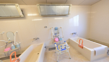 快適な介助用入浴設備