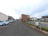 広々とした外観の施設外観