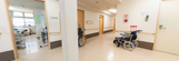 介護施設内の広々とした廊下