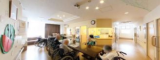 介護施設でのアート活動の風景