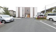 清潔感のある介護施設の外観
