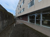 明るい玄関の施設