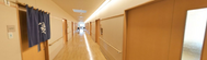 広々とした施設の内廊下