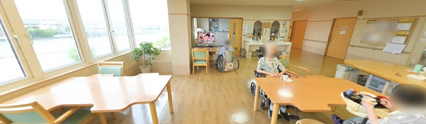 共用ラウンジの快適な日常風景