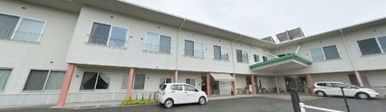 明るく清潔感のある介護施設外観