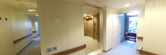 職員が働く介護施設の廊下