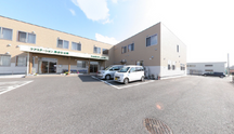 広々とした敷地の施設