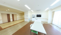 広く明るい居住者の共用エリア
