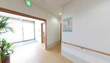 快適な施設の廊下