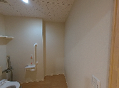 明るく清潔なトイレスペース
