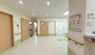 施設内の廊下と共有エリア