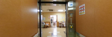 介護施設の明るい廊下