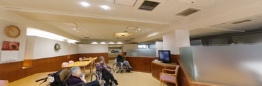 介護施設内の快適なリビングエリア