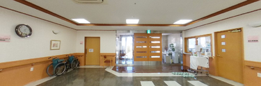 清潔で広々した介護施設内部