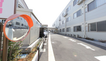 ケア施設の外観と周辺環境