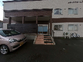 駐車場の前にある建物