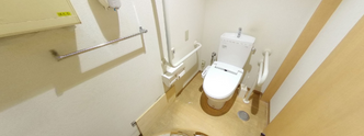 介護施設の清潔なトイレ