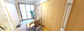 介護施設のエントランスと受付
