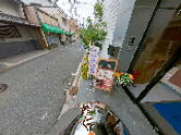 住宅街にある施設のエントランス