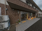 広い駐車場がある建物