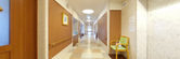 介護施設のモダンな内廊下