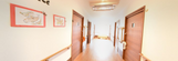 介護施設の廊下と部屋の内装