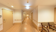 手すり付きの廊下