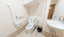 手すり付きトイレの介護施設
