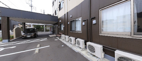 介護施設の外観とアクセス