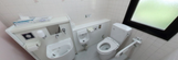 介護施設のトイレと廊下