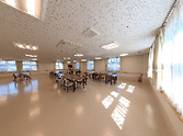 広々とした食堂空間
