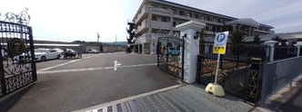 開放感のある介護施設外観