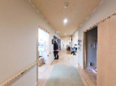 広く明るい廊下