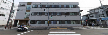 都市部の交差点と建物の眺望