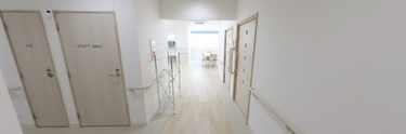 介護施設内部の廊下の光景