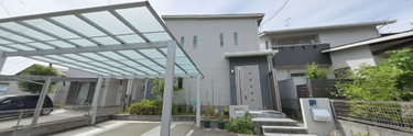 介護施設の入口と周辺風景
