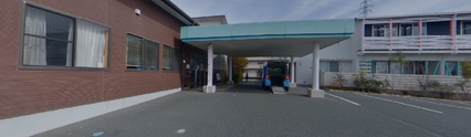清潔感あふれる介護施設外観