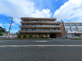 落ち着いた外観の建物