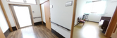 介護施設内部の廊下と部屋